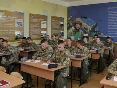 навчання на військових спеціалізаціях в Україні
