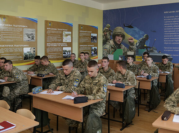 навчання на військових спеціалізаціях в Україні