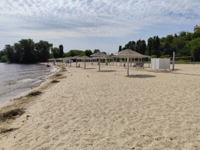 Доступний до відпочинку пляж у Черкасах