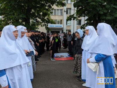 Активісти і прихильники УПЦ чекають на Феодосія