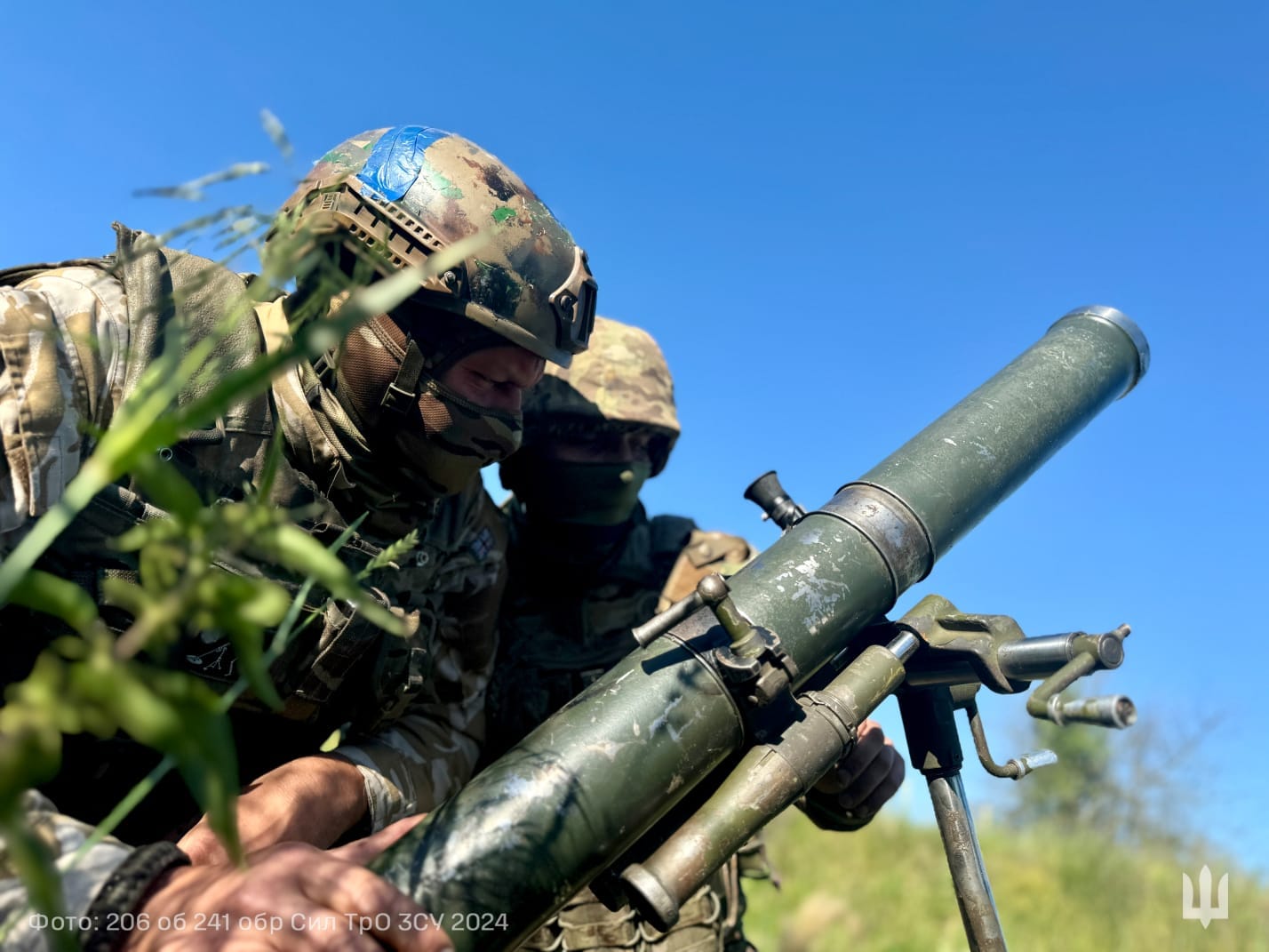 українські захисники на оборонних позиціях