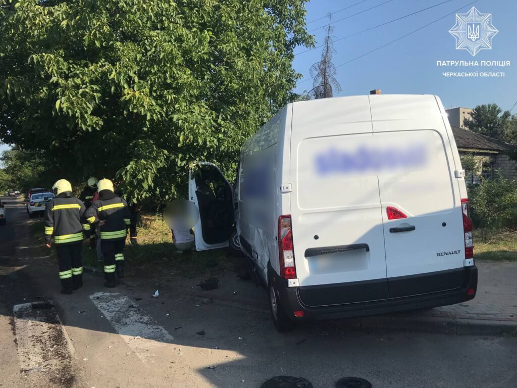 Аварія в Черкасах із бусом