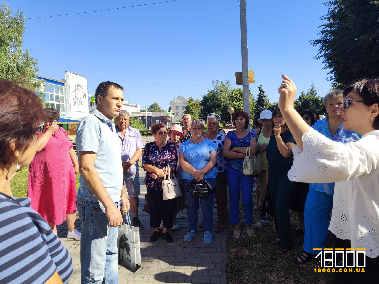 забудовник на зустрічі з сім'ями загиблих у Кам'янці