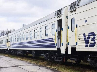 потяг "Запоріжжя-Ужгород", який курсує через Смілу