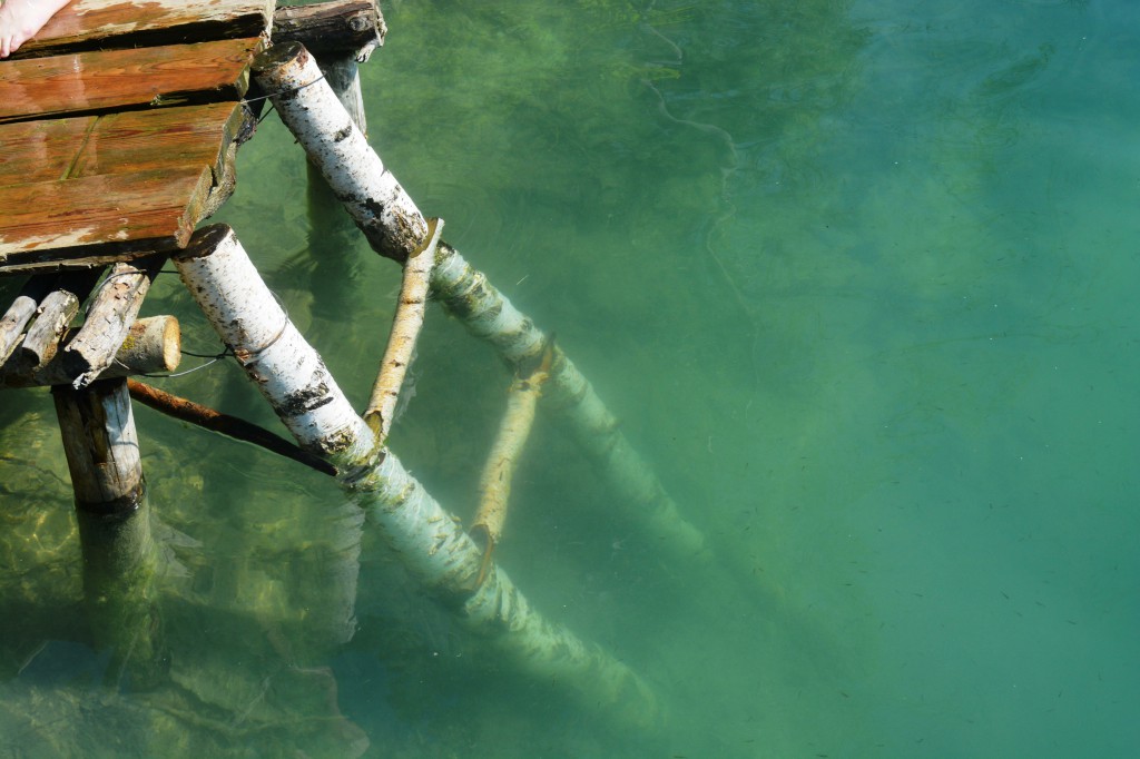 вода