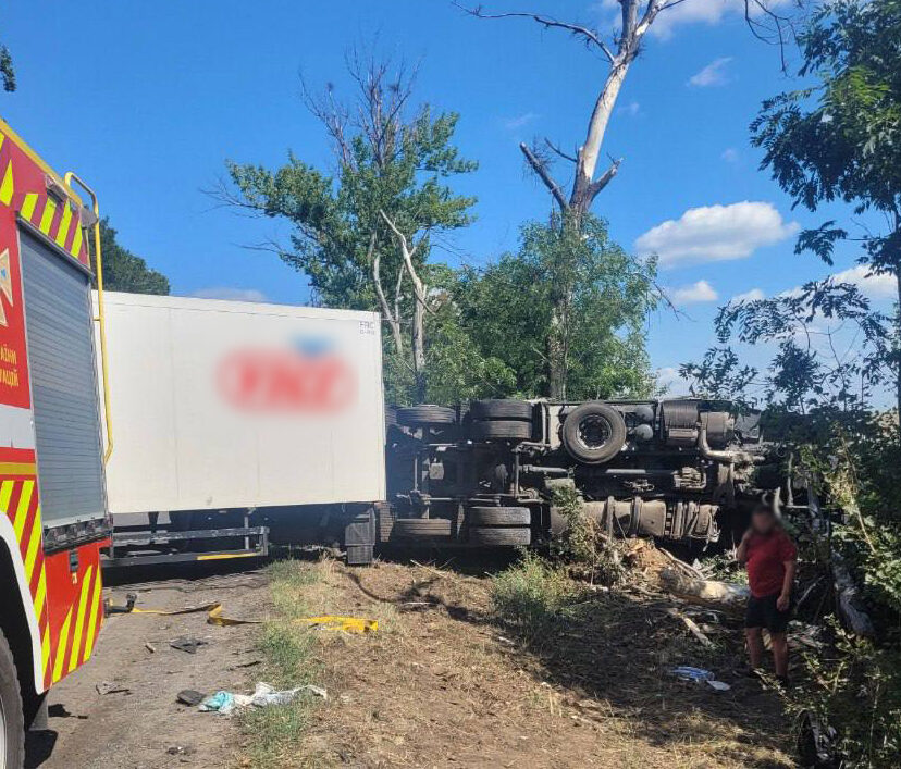 легковик зіткнувся із вантажівкою. загинув водій