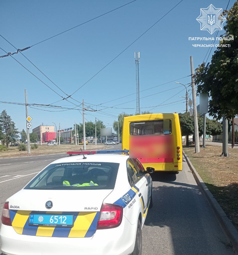 поліція зупинила маршрутку 