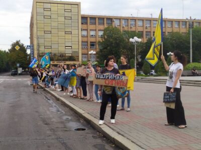 небайдужі містяни вийшли на акцію підтримки військовополонених