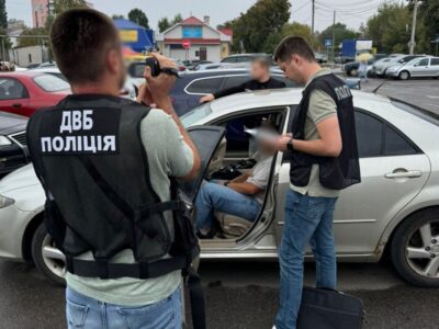 у Черкасах чоловік взяв хабар за успішне складання іспиту з водіння