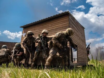 військові проходять базову підготовку