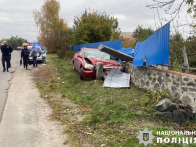 легковик в'їхав в електроопору у селі Єрки