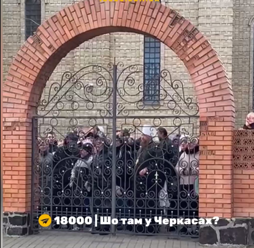 Храм у Черкасах захопили представники УПЦ