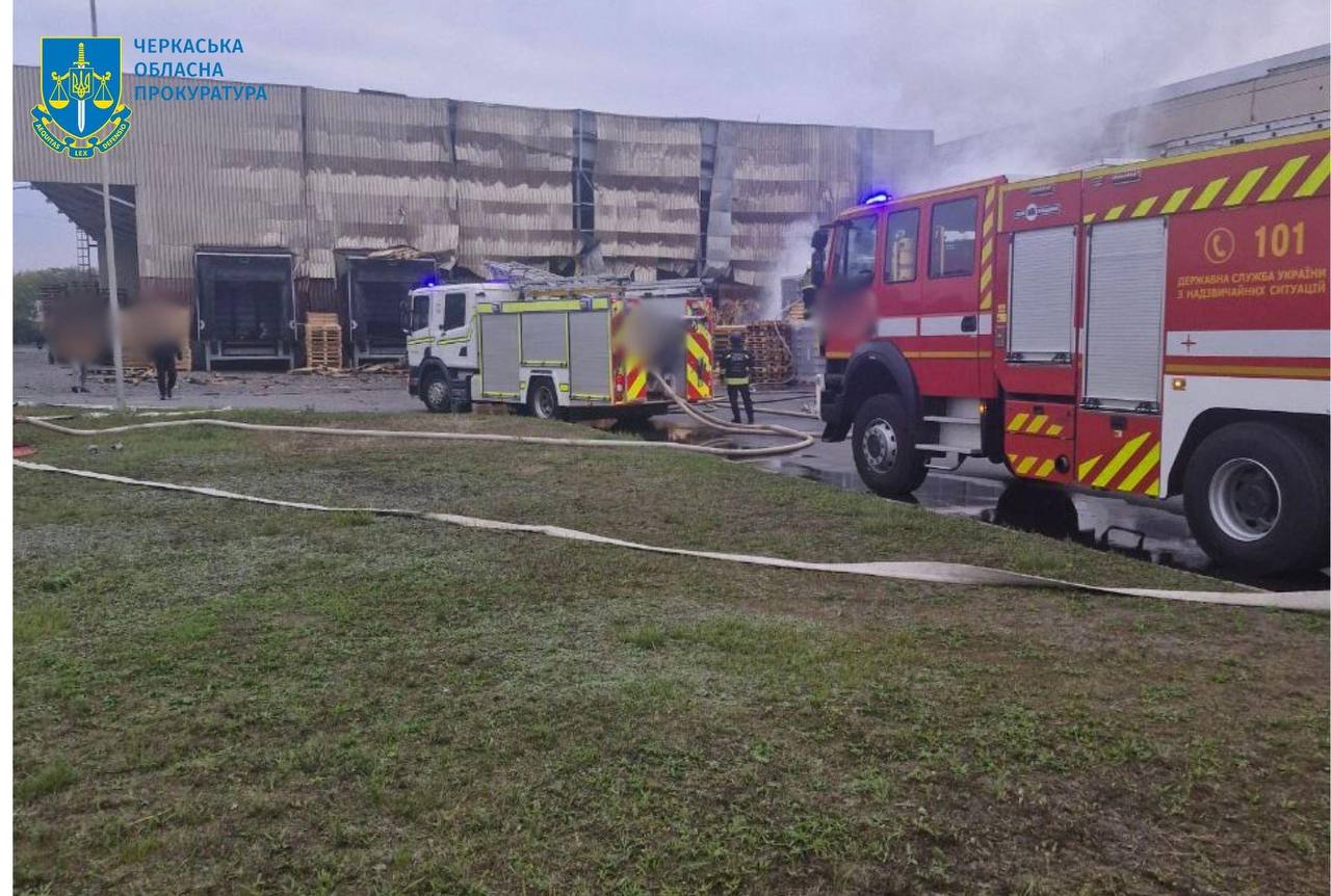 на місці пожежі у Черкасах працювали рятувальники, слідчі СБУ та прокурори