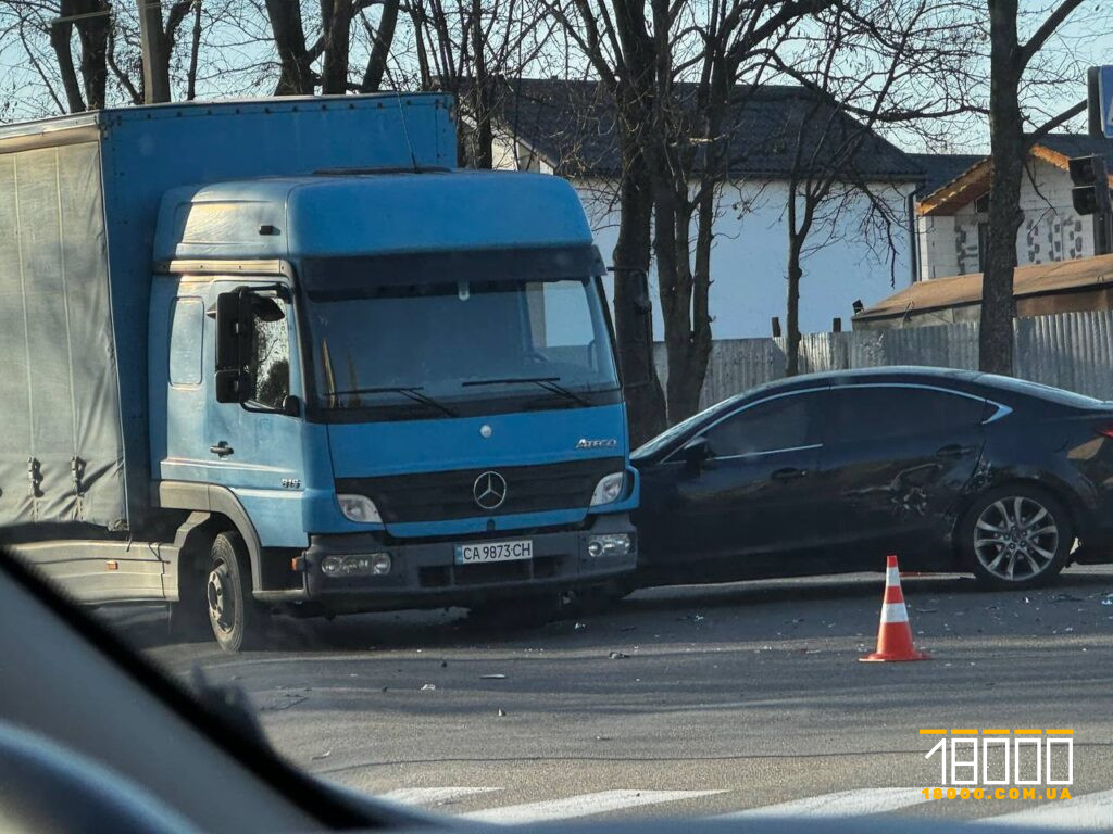 Аварія на перехресті вулиць Сагайдачного та Симиренківська