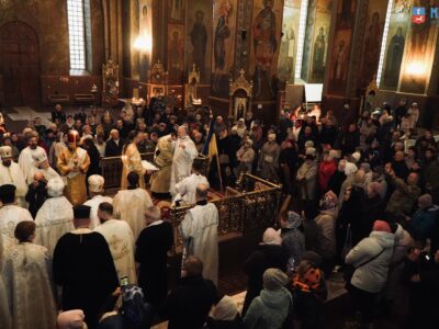 святкова літургія у Свято-Михайлівському соборі