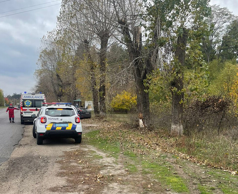 медики та поліція на місці ДТП на Черкащині