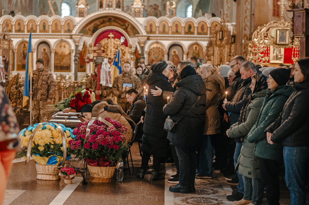 Прощання в церкві із захисником