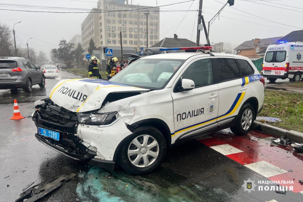 Поліцейське авто, ДТП у Черкасах 10 грудня