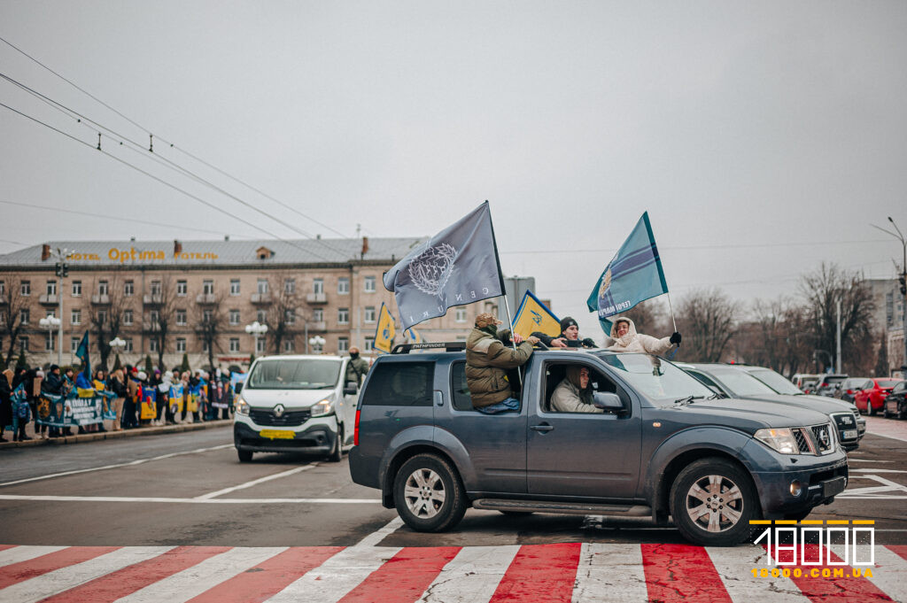 автомобіль з прапорами