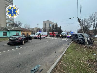 Аварія на перехресті вулиць Благовісна та Святотроїцька.