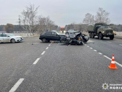 автівки на місці аварії у Благодатному