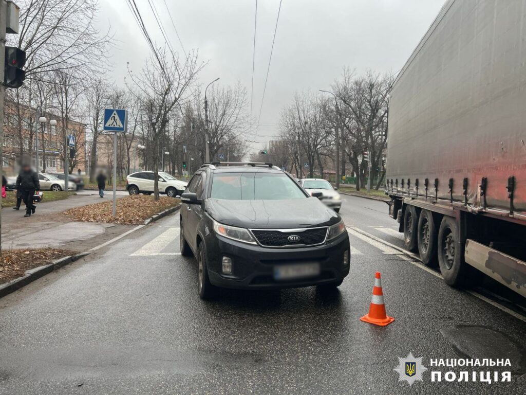 Авто, яке збило неповнолітнього хлопця на "зебрі"