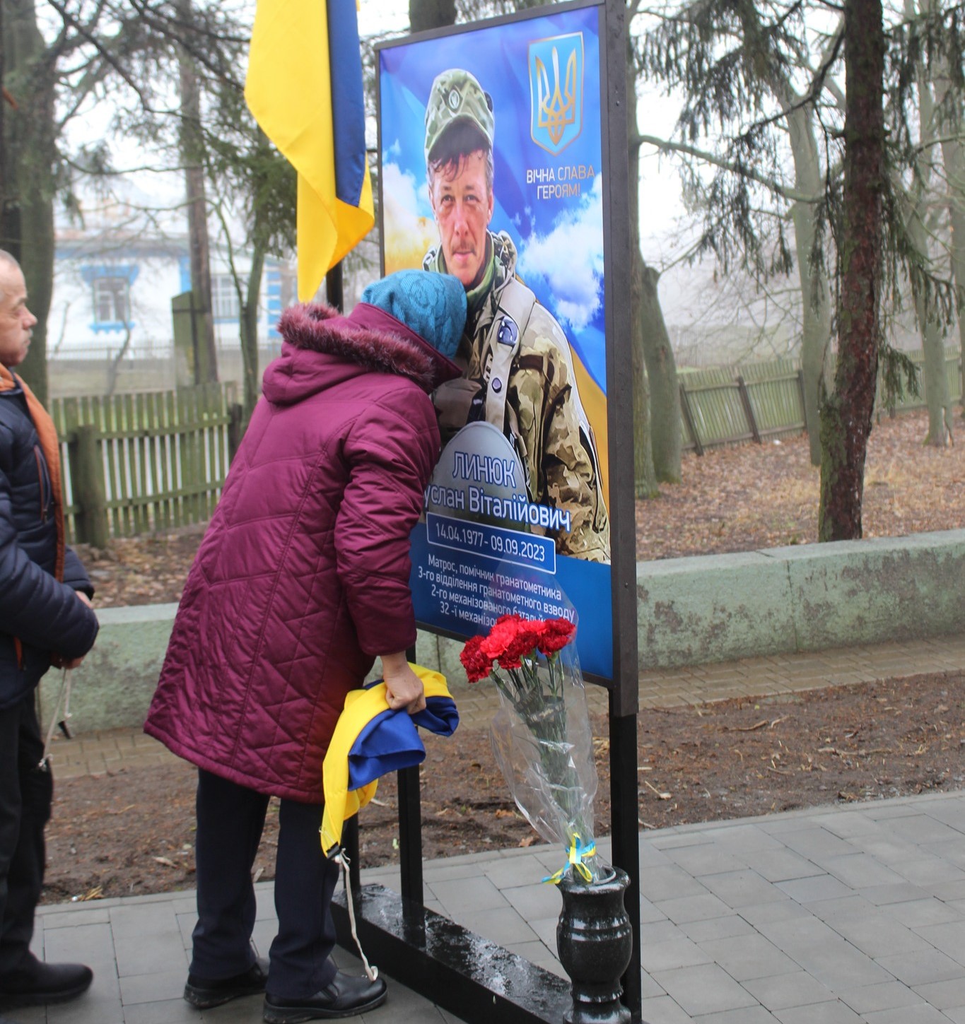 Меморіальна дошка загиблому військовому