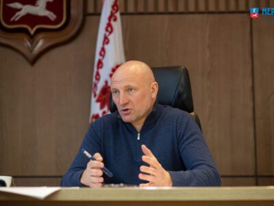 Мер Черкас Анатолій Бондаренко в своєму кабінеті