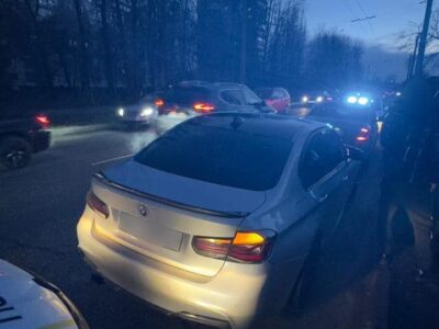 автомобіль з невідповідними номерними знаками у Черкасах