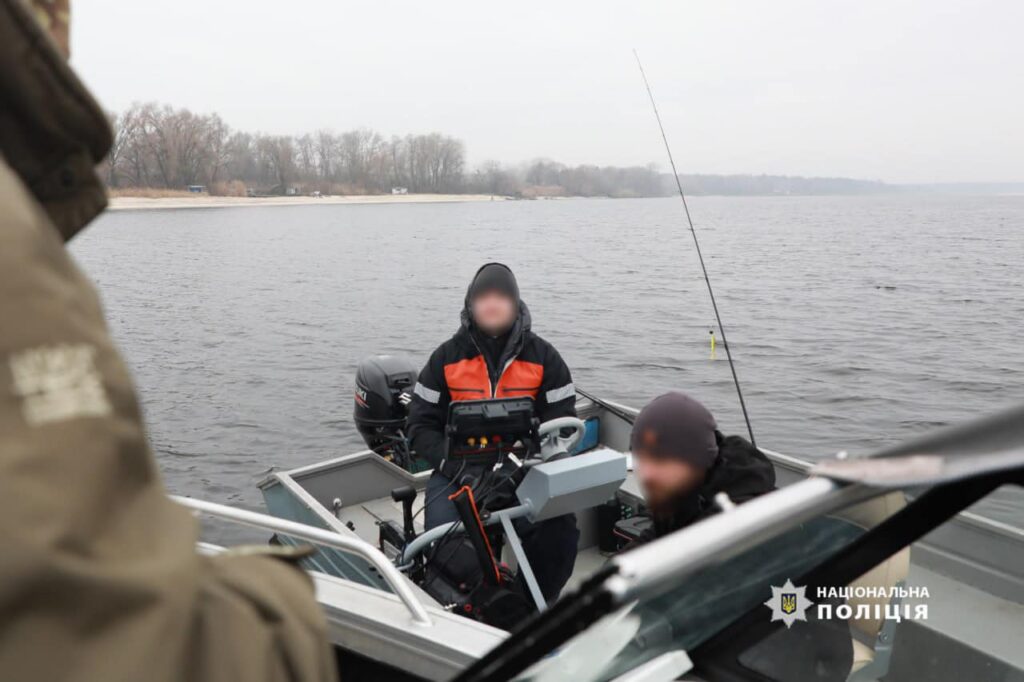 Перевірка рибалок на Дніпрі в Черкасах