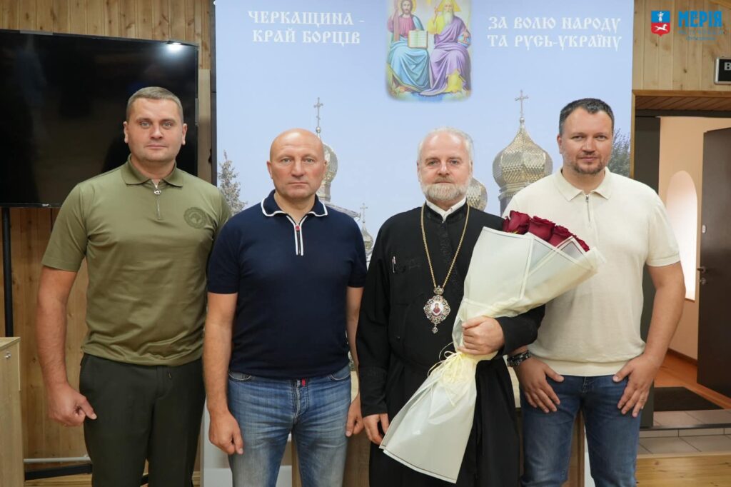 Юрій Тренкін із мером Черкас і його заступником та митрополитом Іоаном