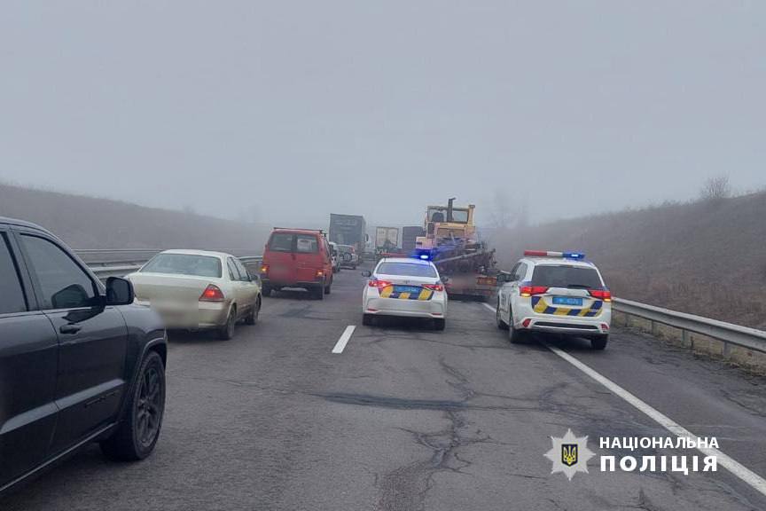 В Уманському районі сталася ДТП. Зіштовхнулися сім автомобілів