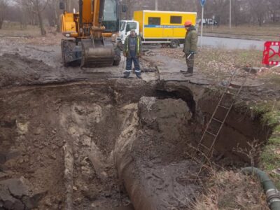 у Черкасах комунальники ліквідовують порив