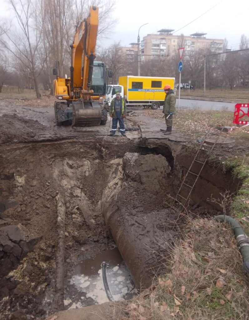 у Черкасах комунальники ліквідовують порив