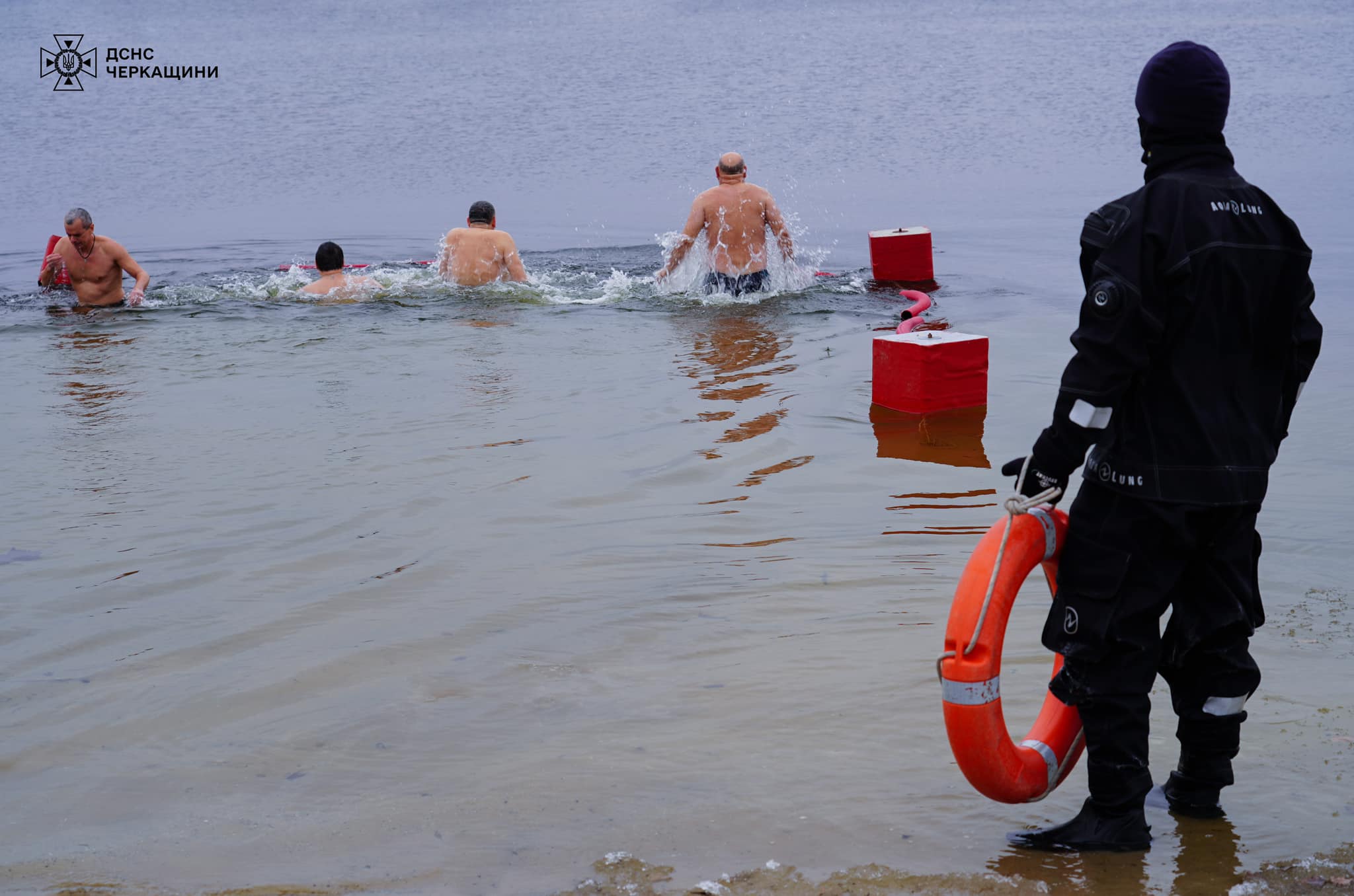 Черкаські рятувальники нагадали правила безпеки на Водохреще