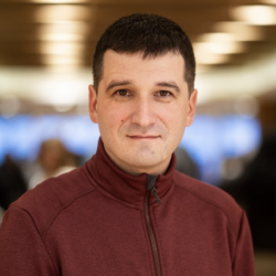 Отар Довженко