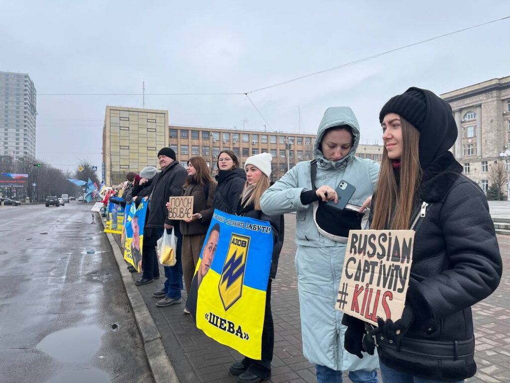 У Черкасах пройшла акція на підтримку полонених і зниклих безвісти військових (ФОТО)