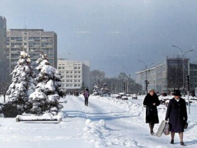 засніжений сквер Юність