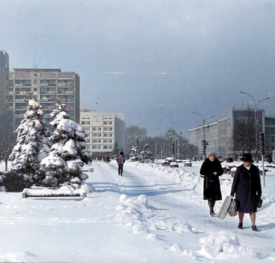 засніжений сквер Юність