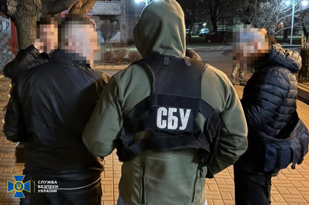 СБУ ведуть чоловіка