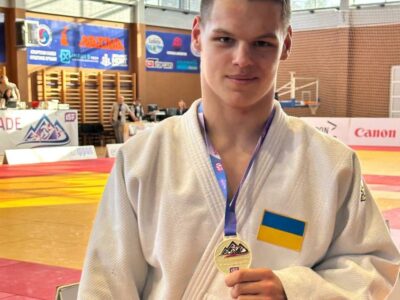 Денис Стеценко