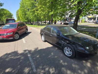 дві автівки після ДТП по Шевченка