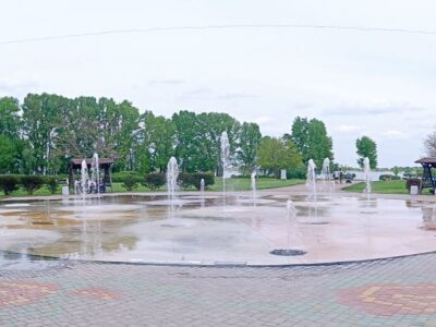 пішохідний фонтан у Долині троянд