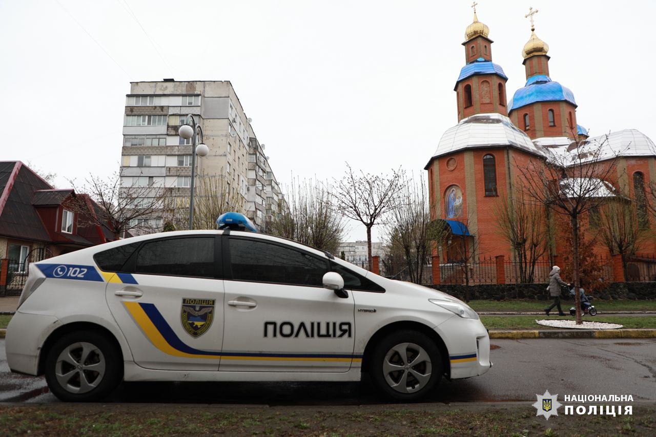 Поліція біля храму