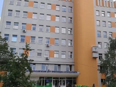 будівля поліклініки