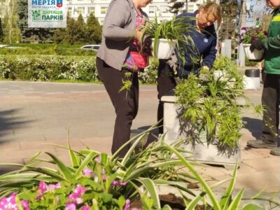 Сквер "Юність"