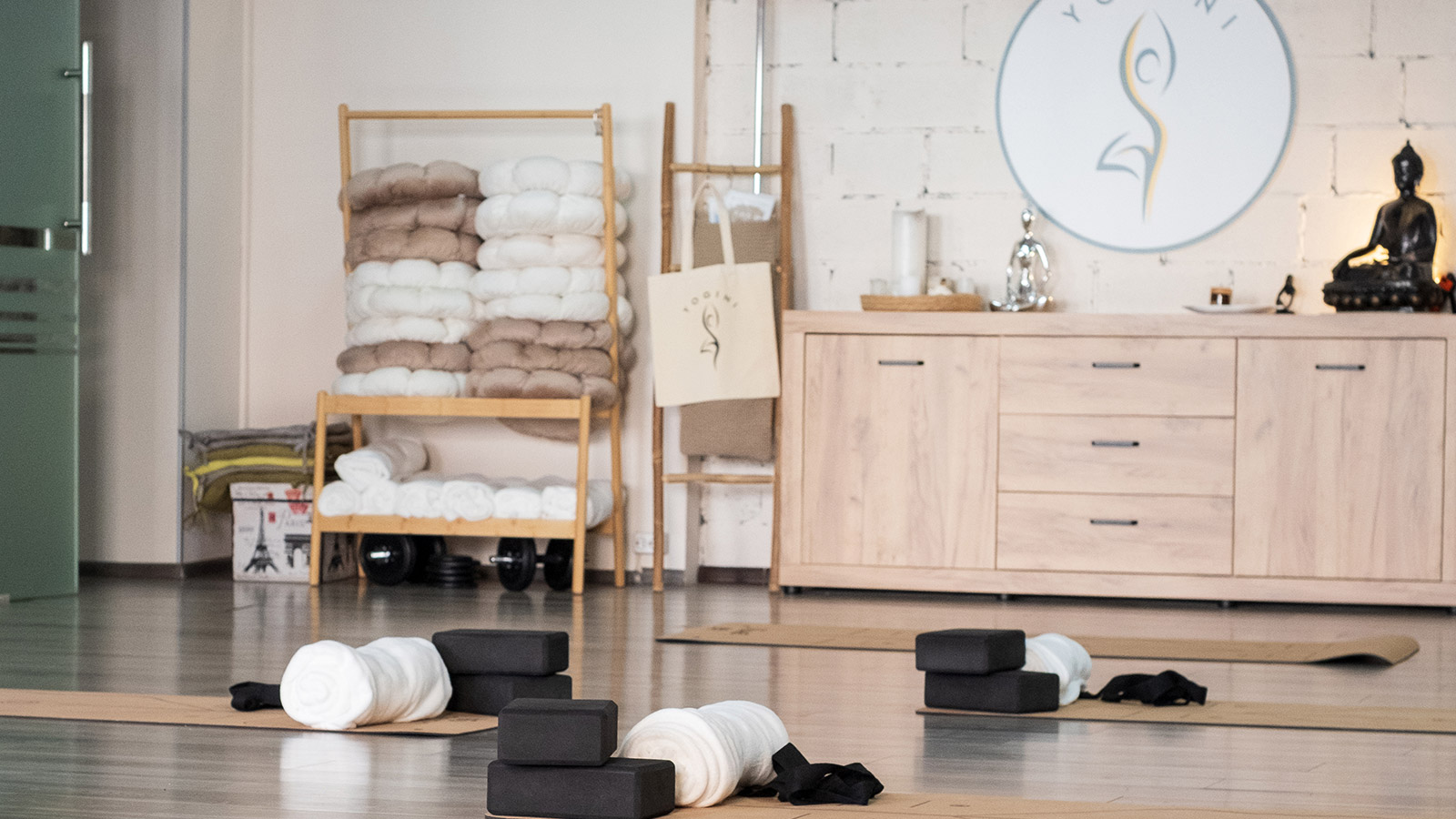 Прострі Йогіні