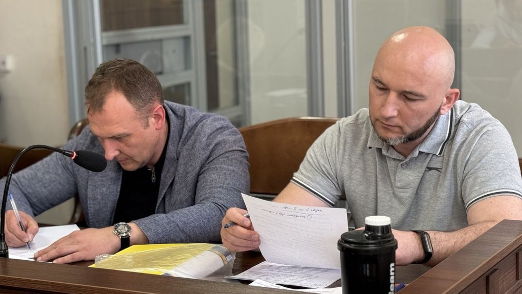 підсудний з адвокатом