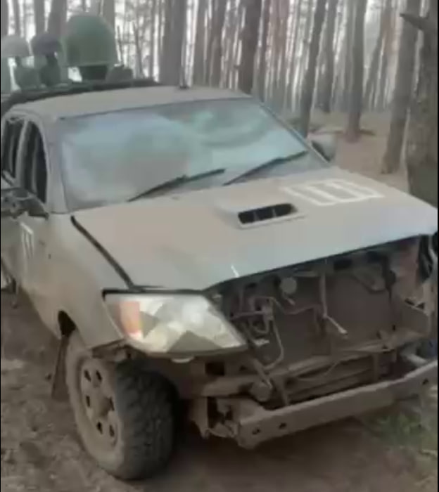 пошкоджене авто військових