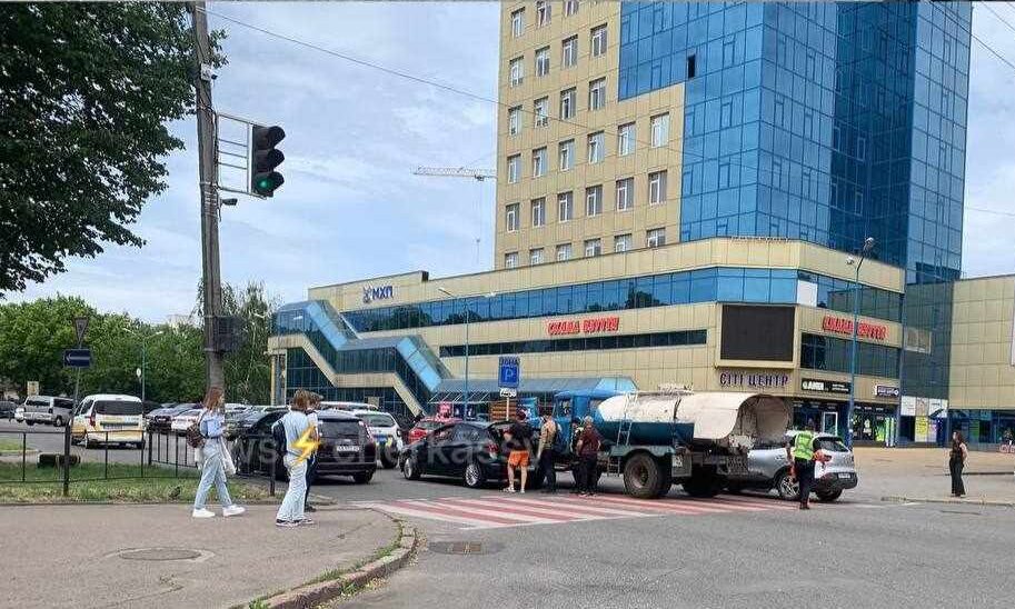 ДТП за участі вантажівки та легковика